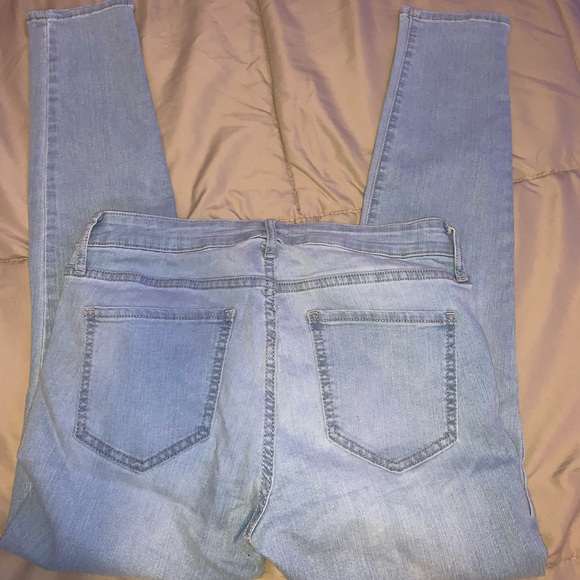 Old navy skinny jeans - Picture 2 of 3